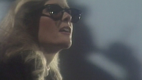 Kim Carnes in the Bette Davis Eyes music video, directed by Russell Mulcahy